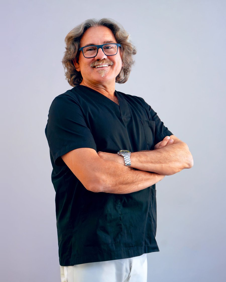 Dr. Alberto De Vega Cabezudo, director médico de la Clínica Dental De Vega Marín