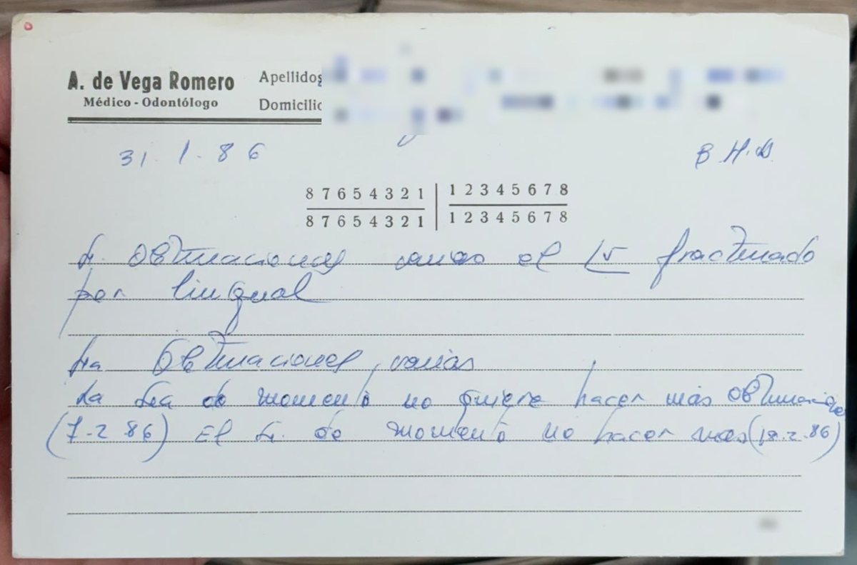 Ficha dental escrita a mano del Dr. Antonio De Vega Romero, enero de 1986